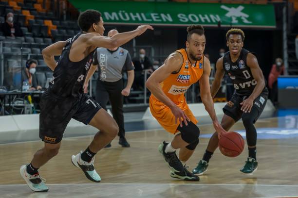 实力相当的 实力相当的